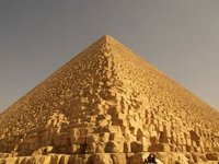 Bilinmeyen Yönleri ile Piramitler