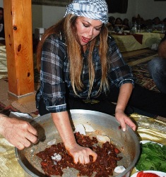 Kimler Çiğ Et Yer!