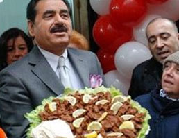 Kimler Çiğ Et Yer!